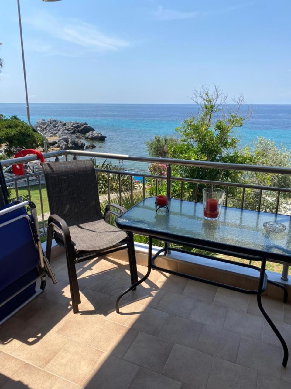Kyana Big Blue Apartments 아기아 파라스케비 외부 사진